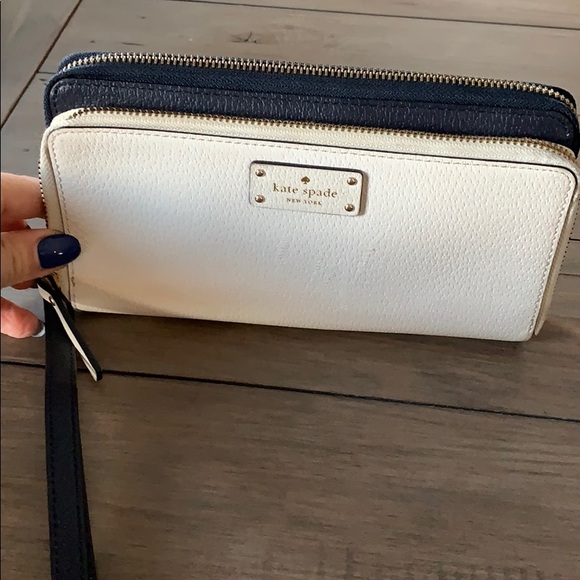 Kate spade wallet/wristlet - Picture 2 of 3